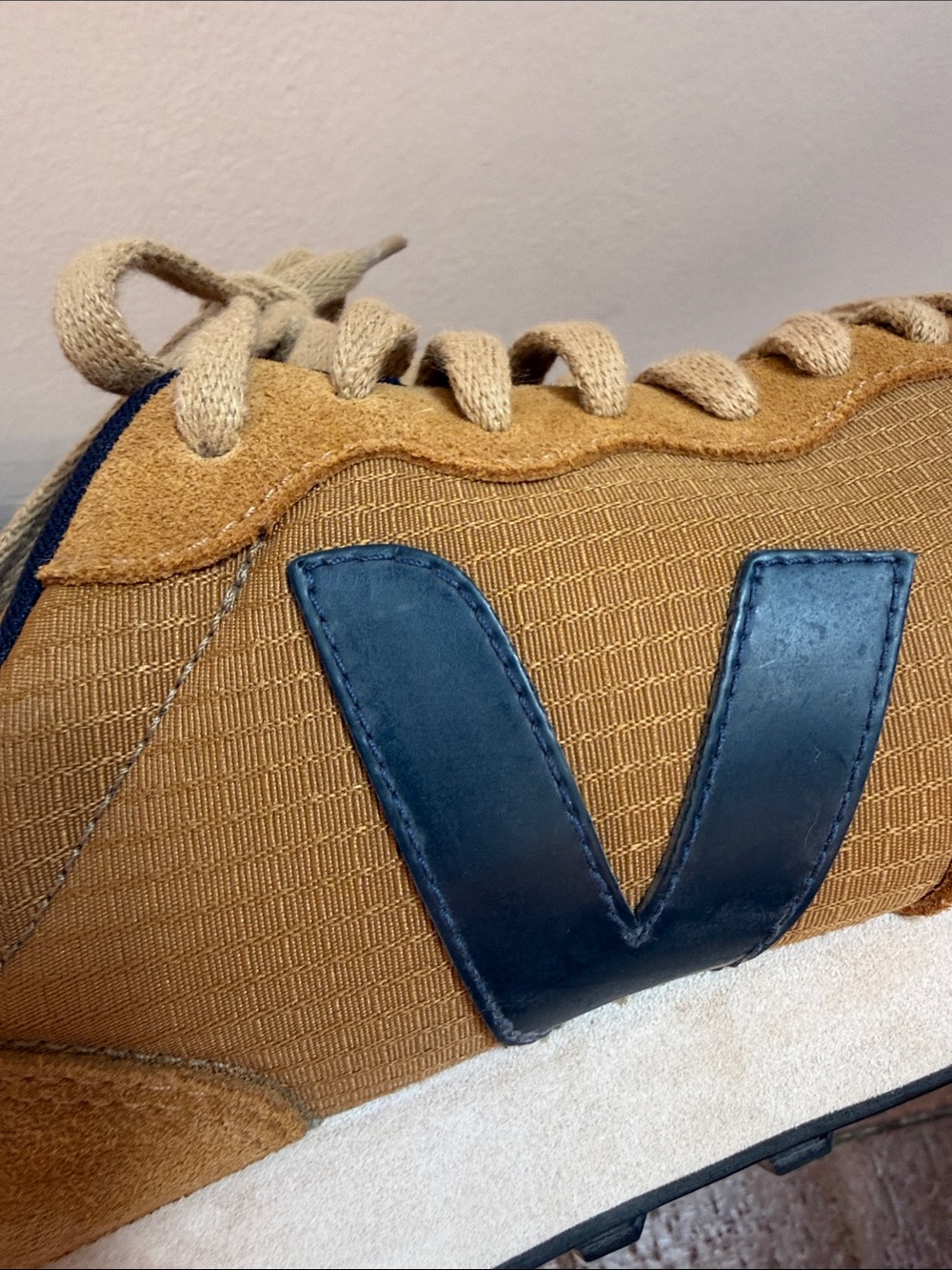 Veja Rio Branco Brown with Navy V - Picture 7 of 7